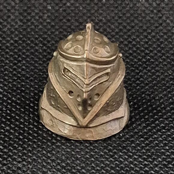 Unique Brass Colored Knights Helmet Thimble Heirloom Edition Sewing - Picture 5 of 16
